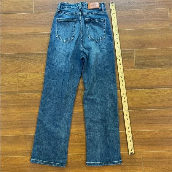 Simple Retro High Rise Blue Jeans - Picture 3 of 5